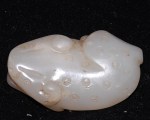 Antiker Kleiner Toad in weisser Jade